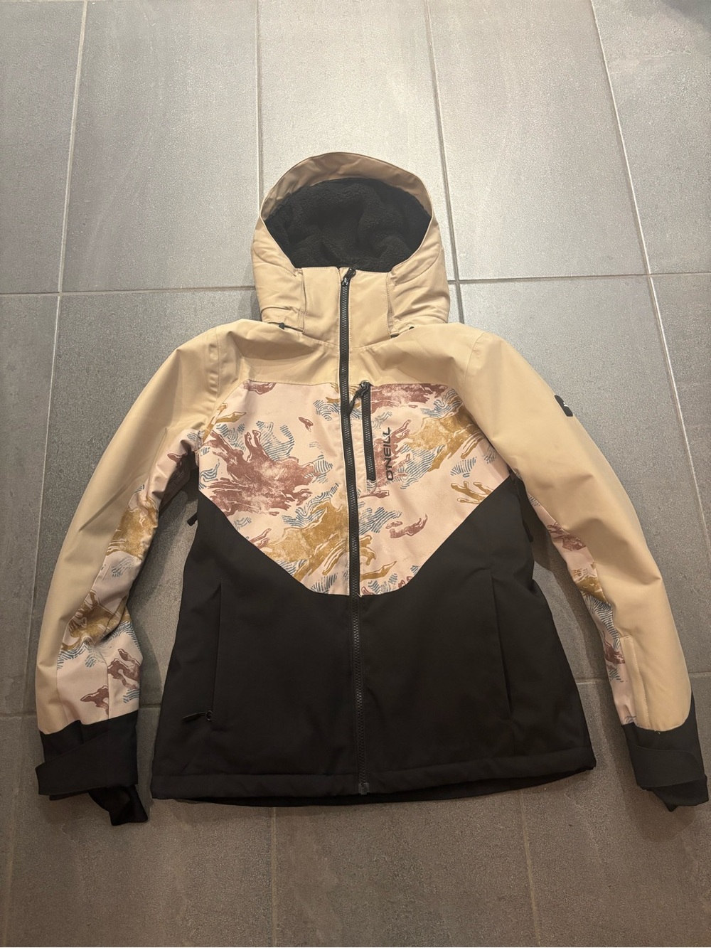 O'Neill Women's Ski Jacket in Beige, Black and Multicolor Print
